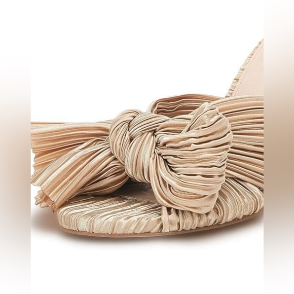 Gold Bow Heels - Picture 2 of 6